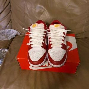 nike dunk gym red